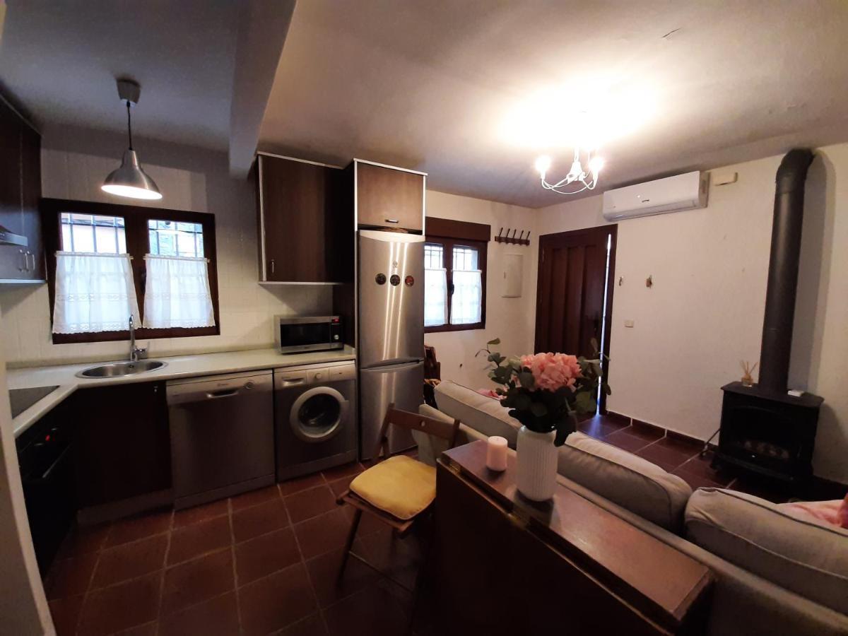 Casa Con Patio Y Chimenea En Piedralavesヴィラ エクステリア 写真